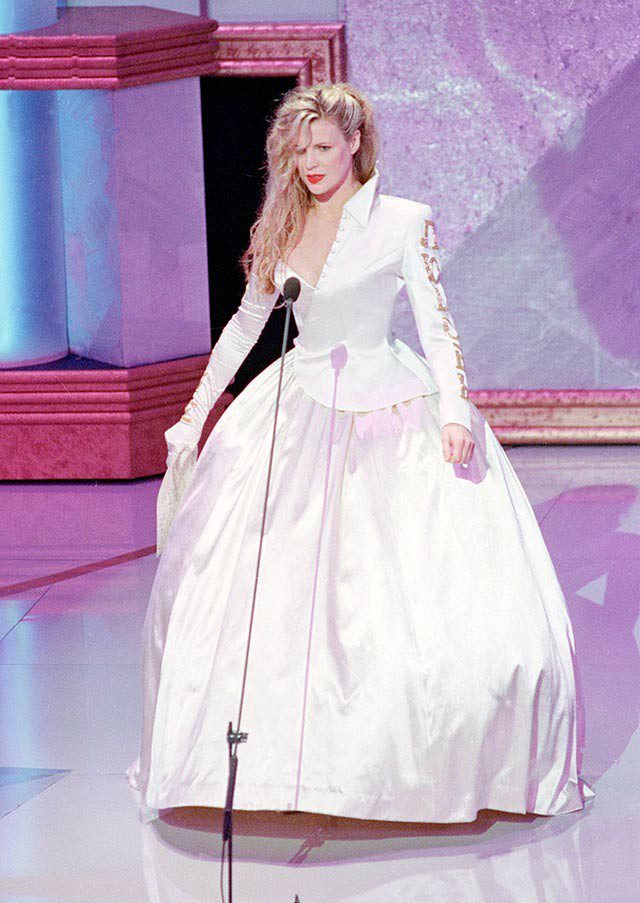 Kim-Basinger-Premios-Oscar-1990