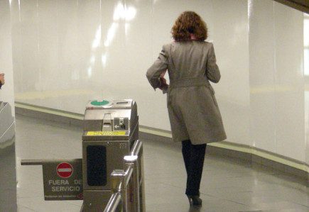 Trucos para maquillarte en el metro o autobús