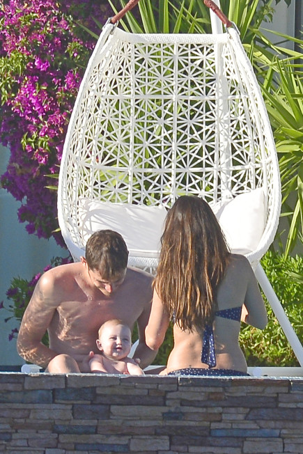 Iker y Sara momentos con sus hijos