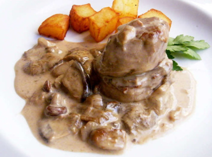 Pechugas de pavo en salsa boletus cocinayaficiones.com