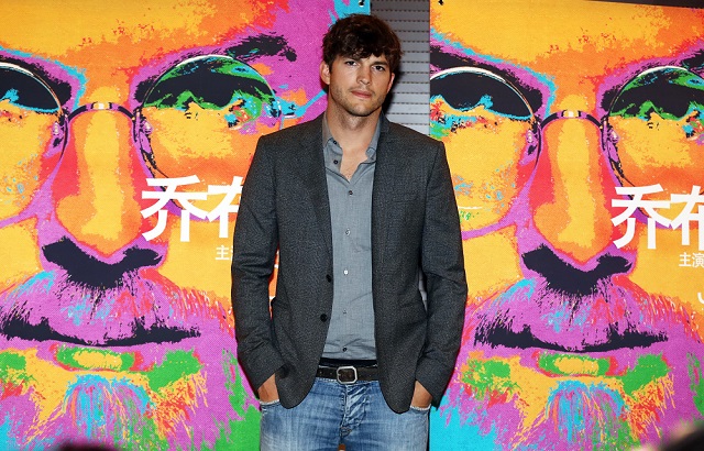 Ashton Kutcher promocionando 'Jobs'