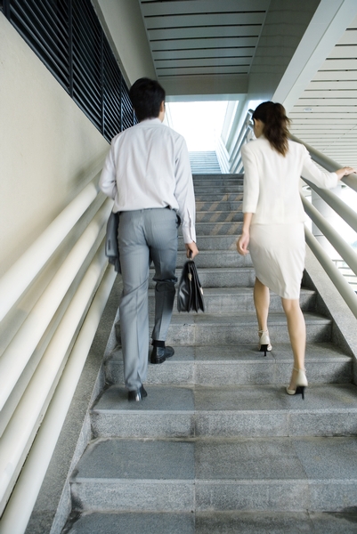 5 ejercicios que puedes hacer en la oficina para tonificar el culo