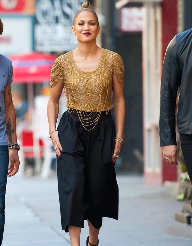 10. Culottes. Igual este último punto levanta controversia, ¿eh? Aceptamos el riesgo. Pero vamos, por muy monas que seamos o por una figura muy divina que luzcamos, en serio… ¿Alguien cree que estos pantalones sientan bien a alguna chica, por muy famosa o celebritie que sea? Si hacemos la pregunta a un chico, la respuesta es rotunda: ¡H – O – R – R – O – R – O – S – O – S!