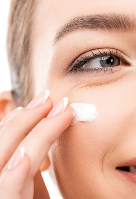 Es importante empezar a cuidarse desde jóvenes para prevenir las arrugas (istock)