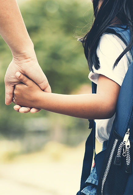 Cómo elegir el mejor colegio para tus hijos(Istock)