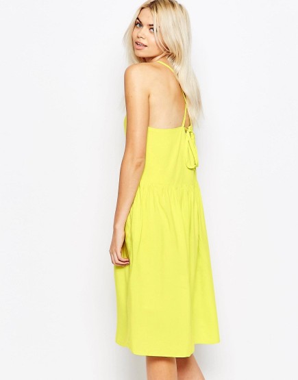 Vestido de The WhitePepper en Asos - 27,49€ (antes 73,99€)