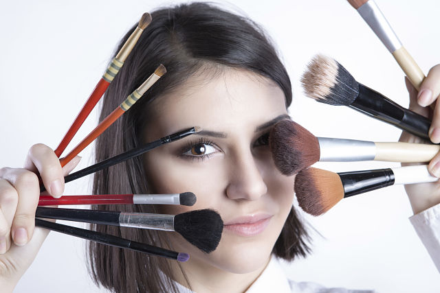 Consigue deslumbrar en Navidad con tu maquillaje (Istock)