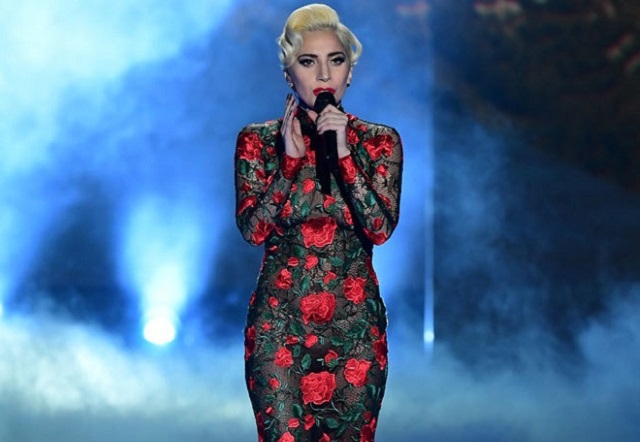 Vestido de Yolancris en el desfile de Lady Gaga