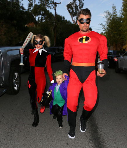 Singer Fergie  and actor Josh Duhamel and son Duhamel in Los Angeles en la foto : disfrazados de " Harley Quinn ," The Joker de Batman" and "  Mr. Incredible "
