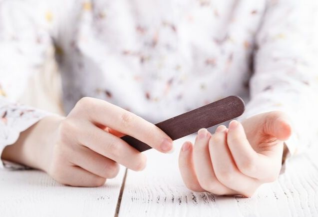 Lima de uñas (istock)