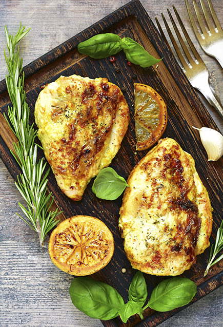 Pechugas de pollo o pavo con limón o romero PECHUGAS DE POLLO O PAVO CON LIMÓN Y ROMERO(Istock)