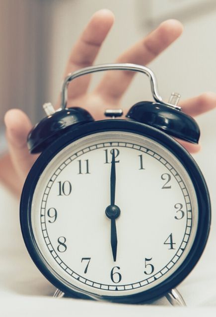 Soñar que llego tarde (istock)