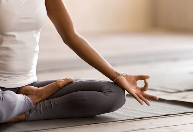 El yoga y la relajación ayudan a disminuir las molestias menstruales (istock)