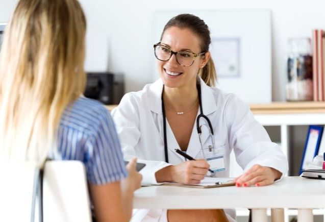 Si el dolor es insoportable acude a tu médico (istock)