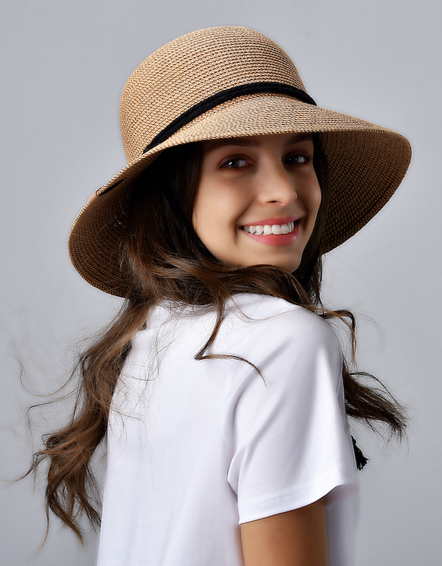 Sombrero de paja disponible en cinco tonos diferentes (Aliexpress). Referencia: 4000730706393/ Precio: 10,26 euros.