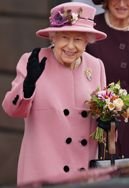 Isabel II utilizaba colores pasteles y atrevidos
