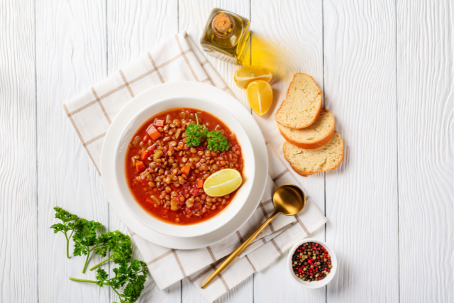 Una dieta variada es importante para tu salud (AdobeStock)