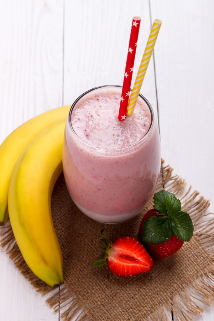 Batido de fresa y plátano (Envato)