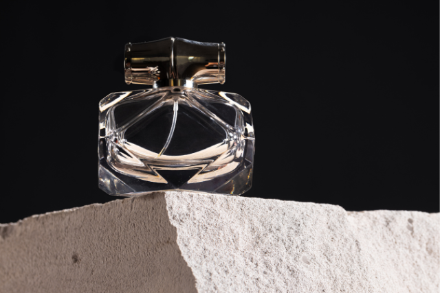 Compra un perfume por el Día del Padre (Envato)