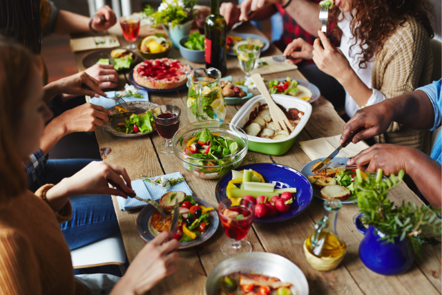 Regala una cena por el Día del Padre (Envato)