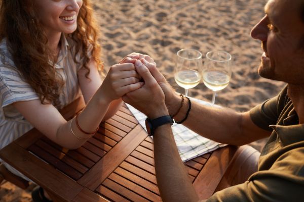 Qué lugar te atrae más para una cita romántica (Envato)