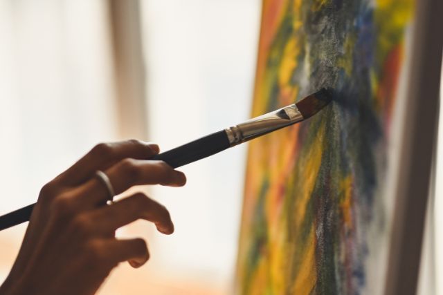 La pintura te ayudará a relajarte (Canva)