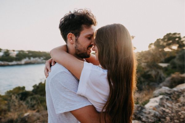 Se interesa por tus opiniones y te pide consejo (Canva)