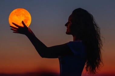 Qué días cortar el pelo para que crezca más según el Calendario Lunar